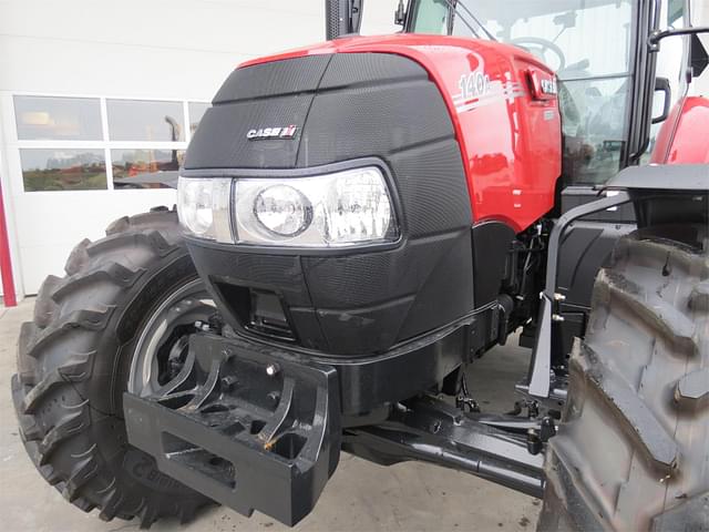 Image of Case IH Farmall 140A equipment image 3