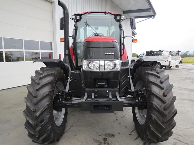 Image of Case IH Farmall 140A equipment image 4