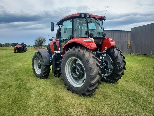 Image of Case IH Farmall 140A equipment image 3