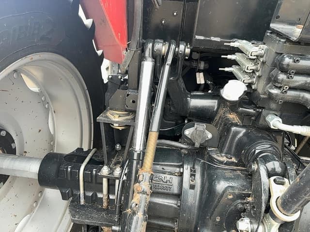 Image of Case IH Farmall 140A equipment image 3