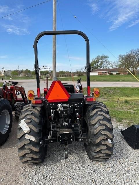 Image of Case IH Farmall 25A equipment image 2