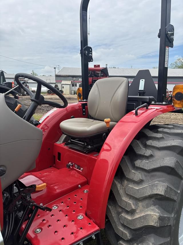Image of Case IH Farmall 25A equipment image 1