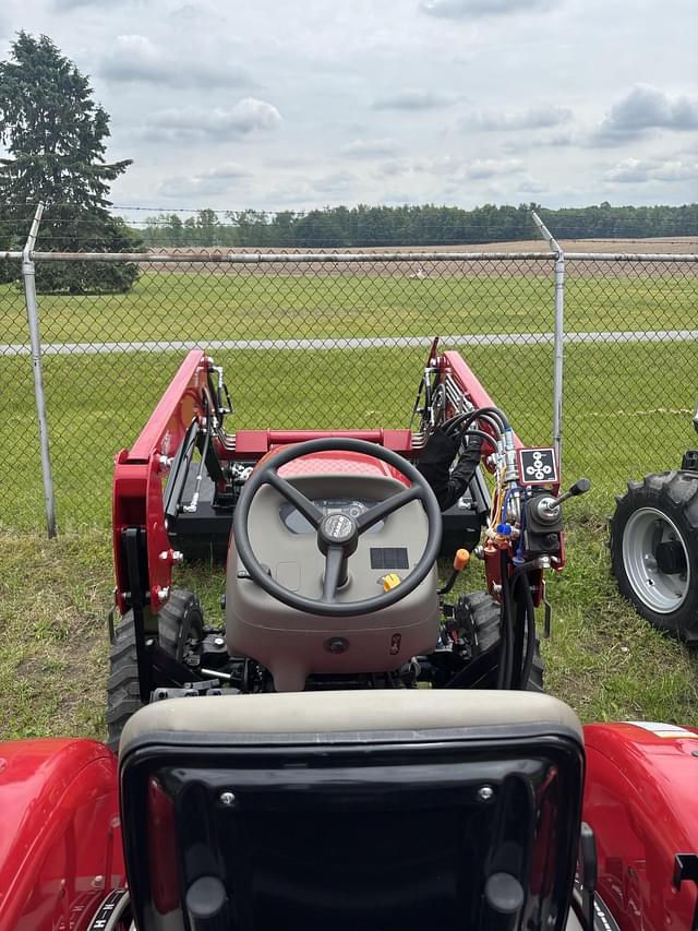 Image of Case IH Farmall 25A equipment image 3