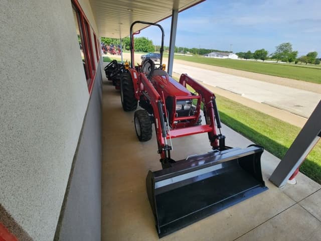 Image of Case IH Farmall 25A equipment image 3