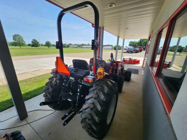 Image of Case IH Farmall 25A equipment image 4