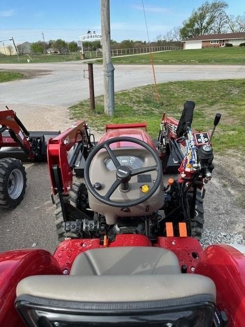 Image of Case IH Farmall 25A equipment image 4