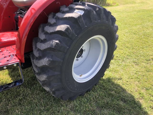 Image of Case IH Farmall 25A equipment image 4