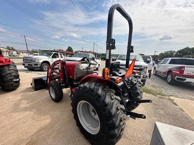 Image of Case IH Farmall 35A equipment image 3