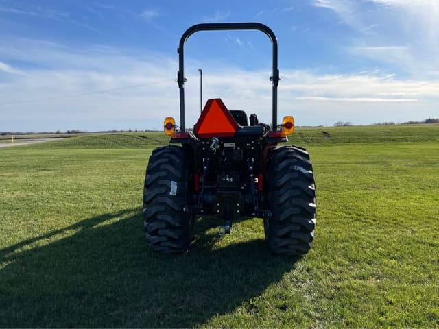 Image of Case IH Farmall 35A equipment image 3