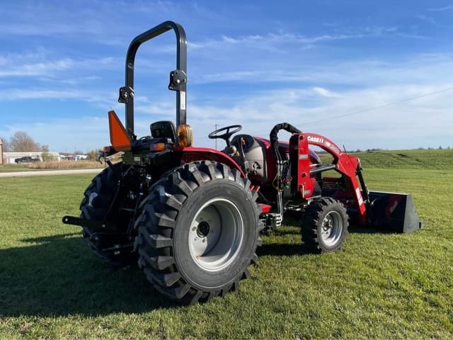 Image of Case IH Farmall 35A equipment image 2