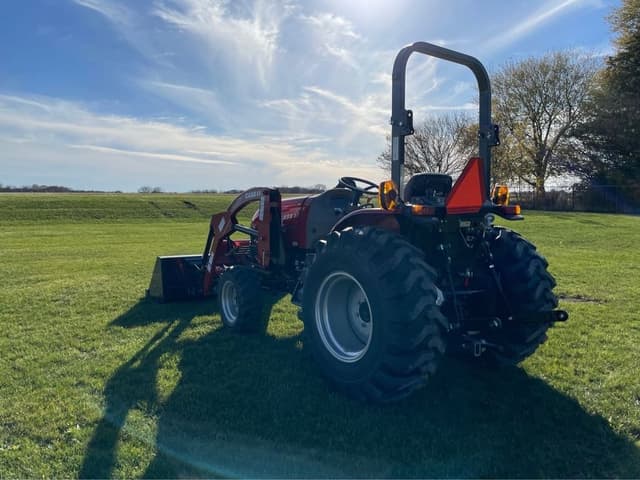 Image of Case IH Farmall 35A equipment image 4