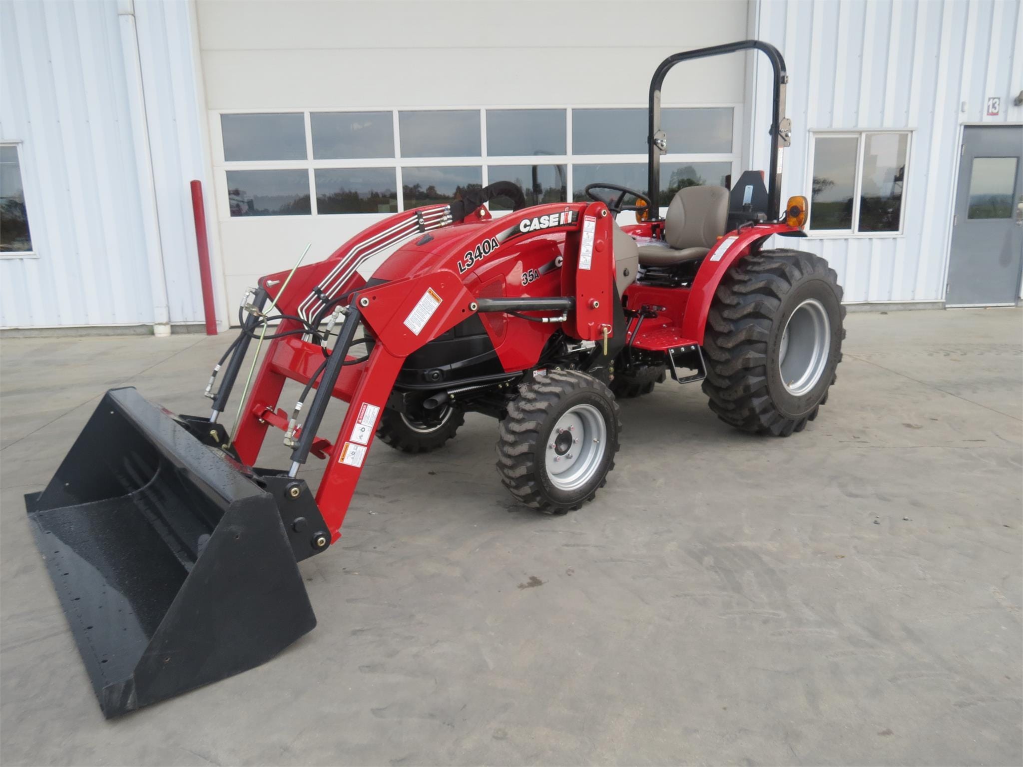 2024 Case IH Farmall 35A Equipment Image0
