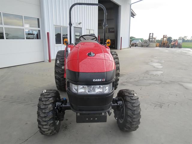 Image of Case IH Farmall 35A equipment image 3