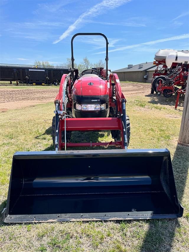 Image of Case IH Farmall 35A equipment image 2