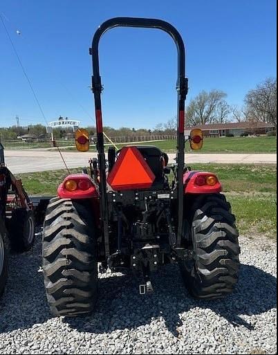 Image of Case IH Farmall 35C equipment image 3