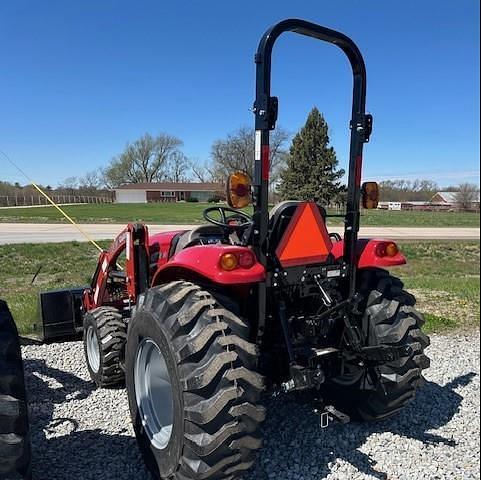 Image of Case IH Farmall 35C equipment image 2