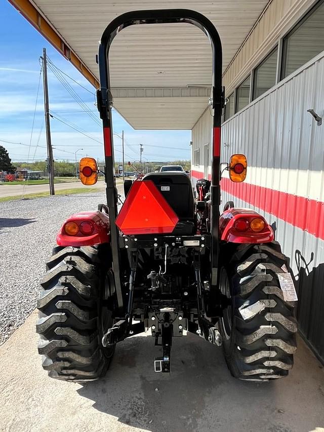 Image of Case IH Farmall 35C equipment image 3