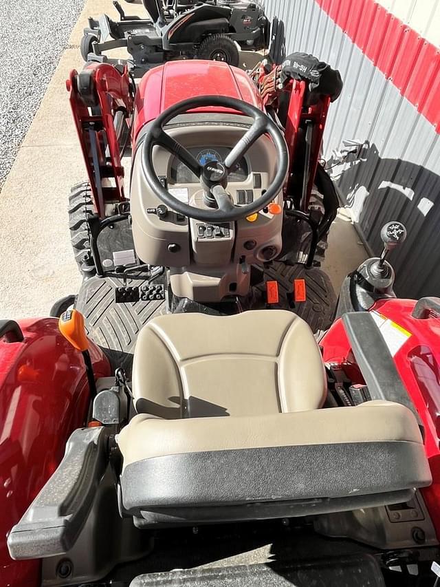 Image of Case IH Farmall 35C equipment image 1
