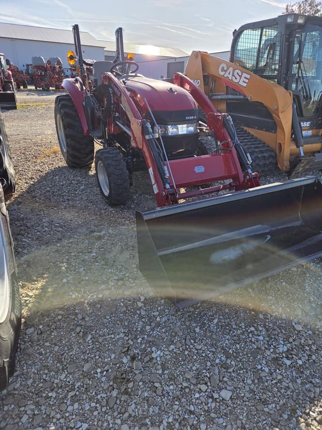 Image of Case IH Farmall 35C equipment image 1