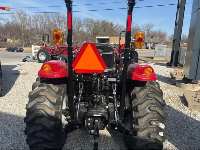 Image of Case IH Farmall 35C equipment image 3