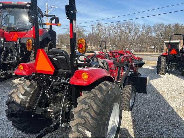 Image of Case IH Farmall 35C equipment image 2