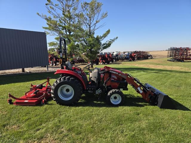 Image of Case IH Farmall 35C equipment image 4