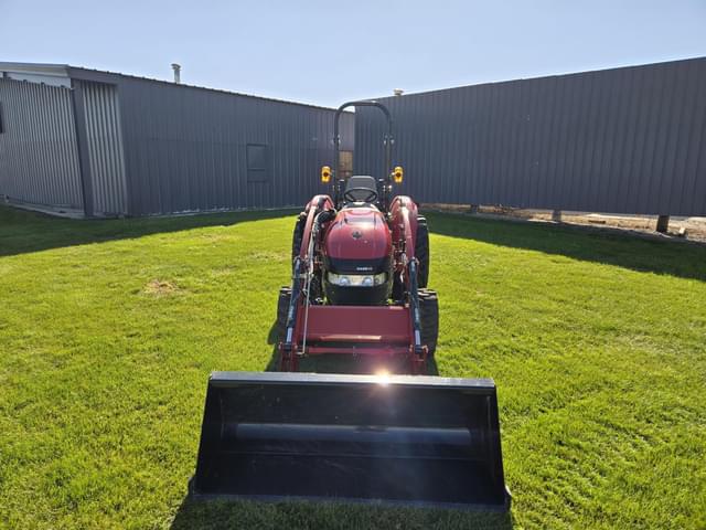 Image of Case IH Farmall 35C equipment image 2
