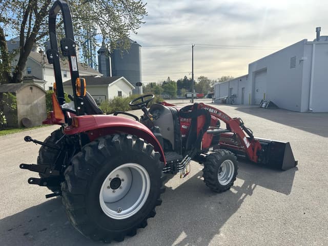 Image of Case IH Farmall 35C equipment image 2