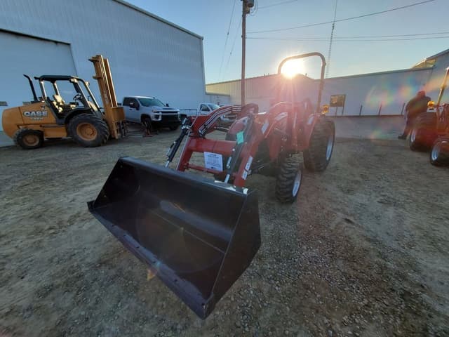 Image of Case IH Farmall 40A equipment image 1