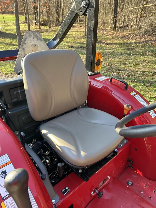 Image of Case IH Farmall 40A equipment image 1