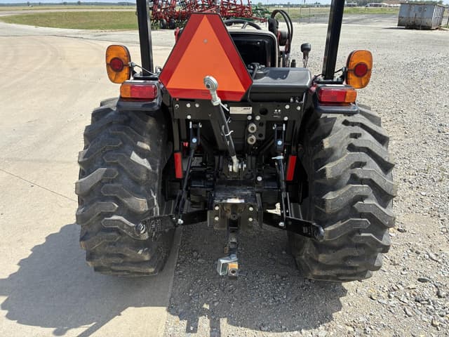 Image of Case IH Farmall 40A equipment image 4