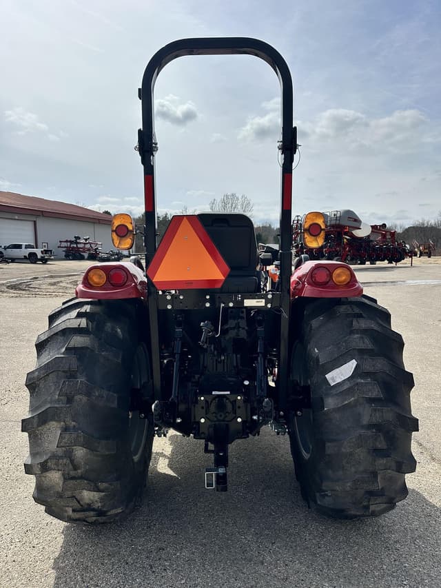 Image of Case IH Farmall 45C equipment image 4