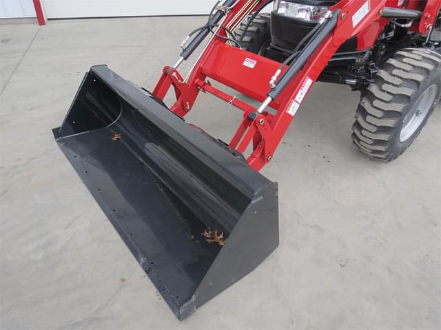 Image of Case IH Farmall 45C equipment image 3