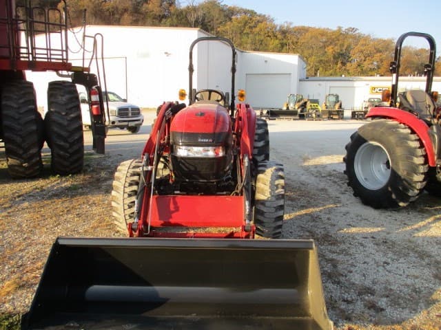 Image of Case IH Farmall 45C equipment image 4