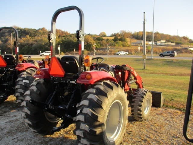 Image of Case IH Farmall 45C equipment image 2