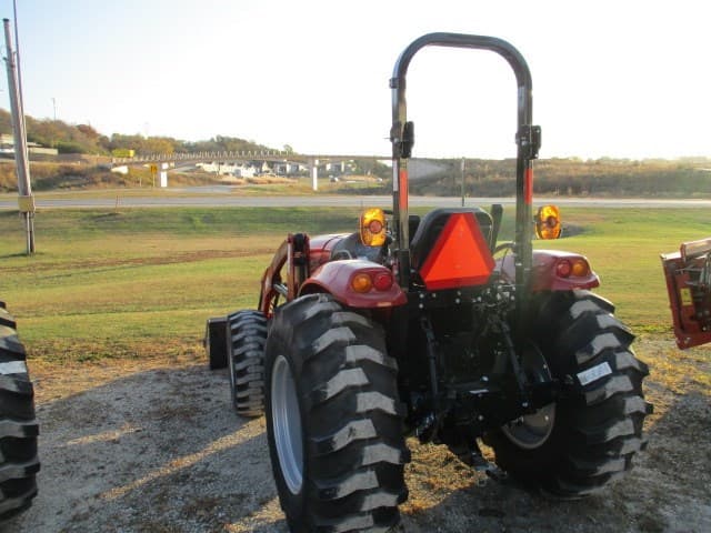 Image of Case IH Farmall 45C equipment image 3