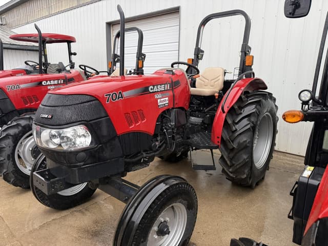 Image of Case IH Farmall 70A equipment image 2