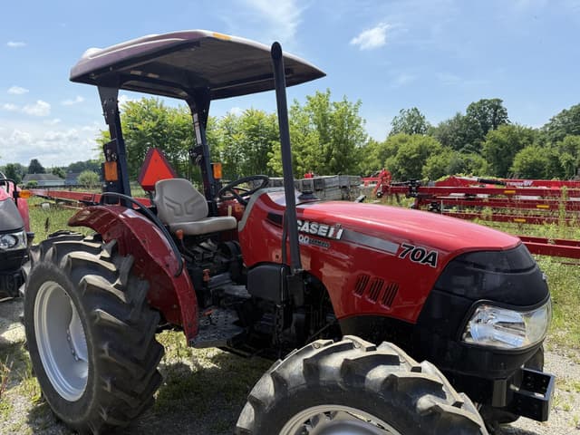 Image of Case IH Farmall 70A equipment image 2