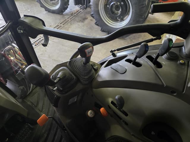 Image of Case IH Farmall 75C equipment image 4