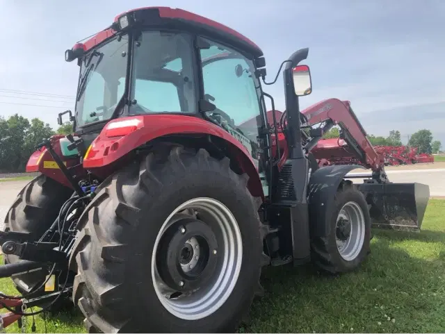 Image of Case IH Farmall 90C equipment image 3
