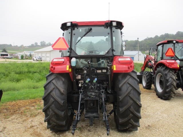 Image of Case IH Farmall 110C equipment image 4