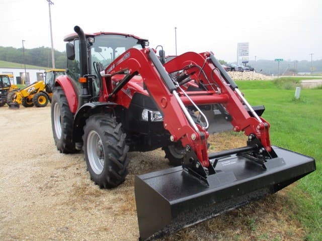Image of Case IH Farmall 90C equipment image 3