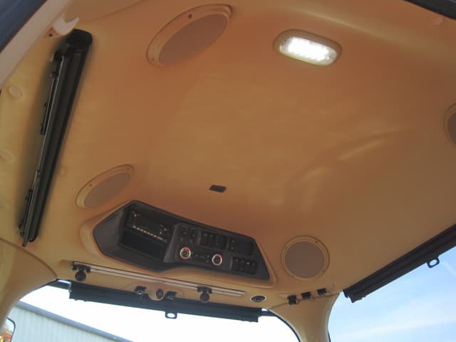 Image of Case IH Magnum 240 equipment image 4