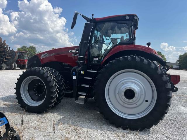 Image of Case IH Magnum 340 equipment image 3