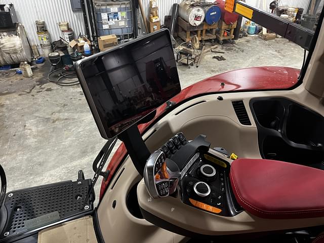 Image of Case IH Magnum 400 equipment image 3
