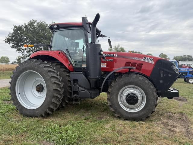 Image of Case IH Magnum 220 equipment image 1