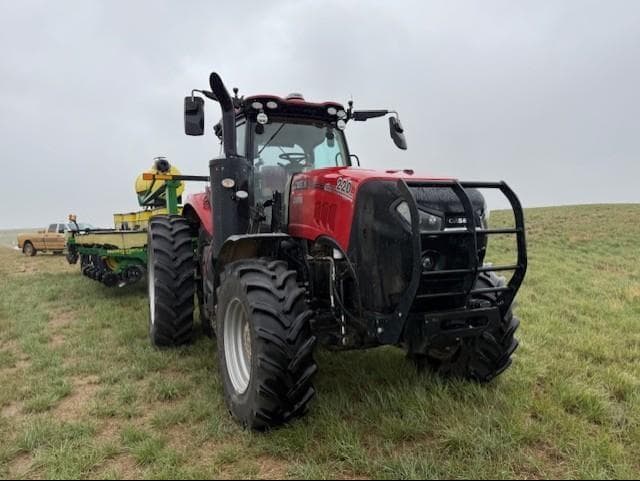Image of Case IH Magnum 220 equipment image 4