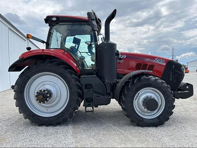 Image of Case IH Magnum 240 equipment image 1