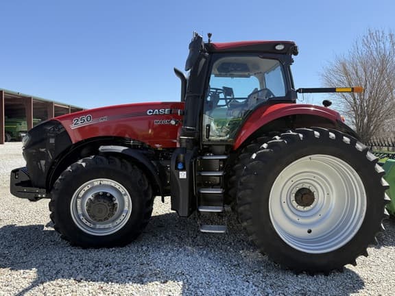 Image of Case IH Magnum 250 equipment image 1
