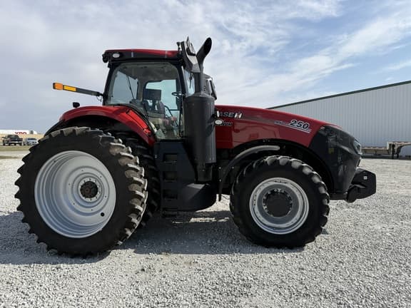Image of Case IH Magnum 250 equipment image 3